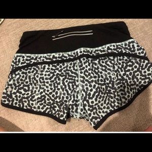 Lulu lemon blue Leopard print shorts